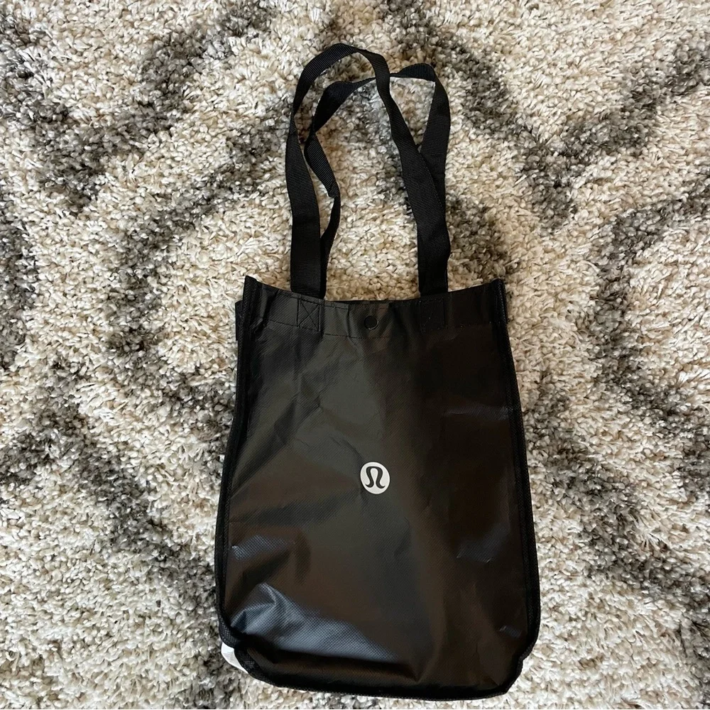 Lululemon small black bag - Picture 3 of 5